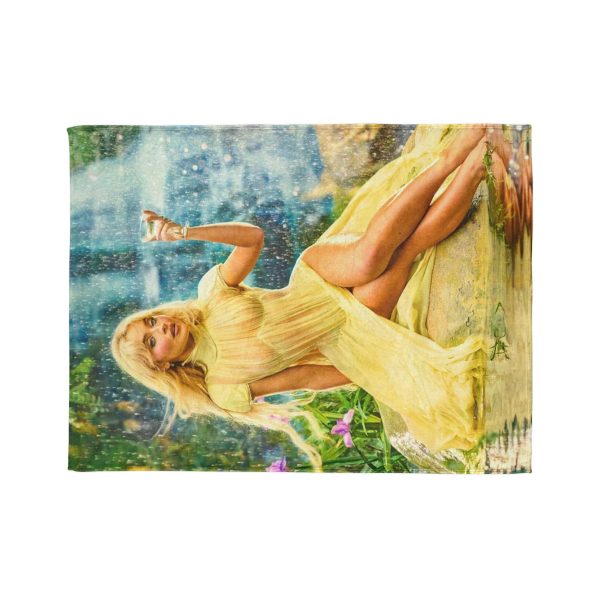 a0d6eaed-2cb5-47a0-bc4d-c7ca6b806089 Sabrina Carpenter Ultra Soft Micro Fleece blanket