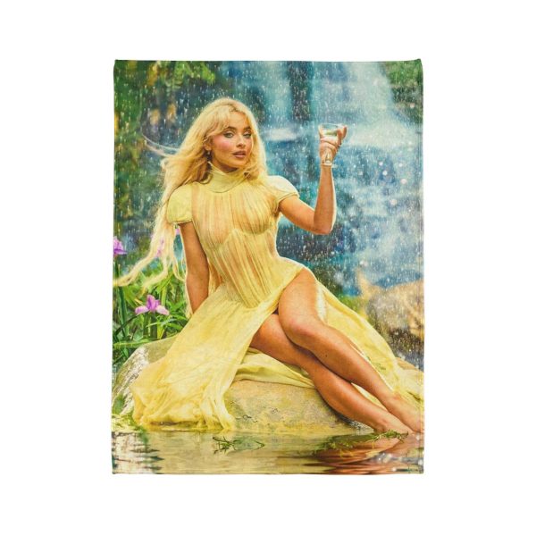 b6eed351-1753-405e-9a58-493a9b995b93 Sabrina Carpenter Ultra Soft Micro Fleece blanket