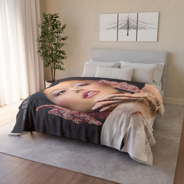 dd2fd72e-38a2-42ba-a723-ef2dabb532a8 Ariana Grande Fantasy Ultra Soft Micro Fleece blanket